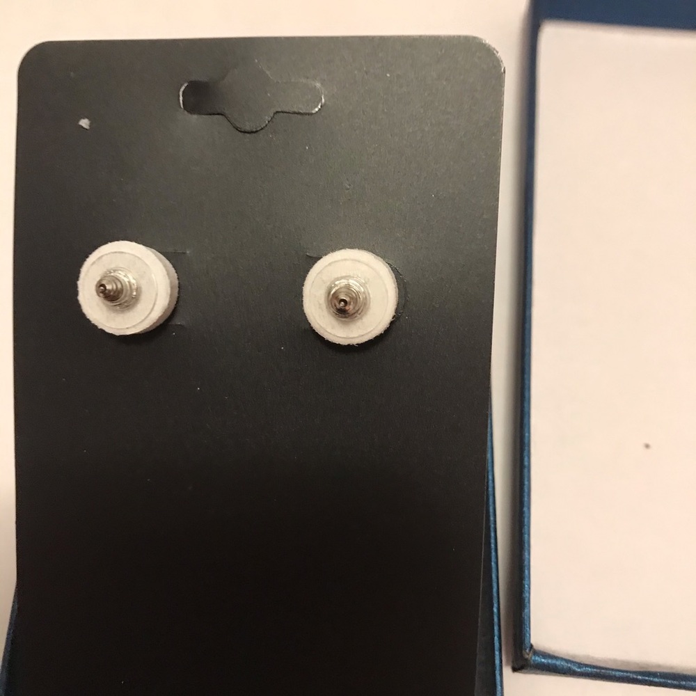 Earrings - Picture 2 of 3